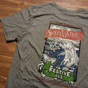 SWEETWATER BREWING CO T-SHIRT - Large // Festive Ale Beer Winter Fishing Tee